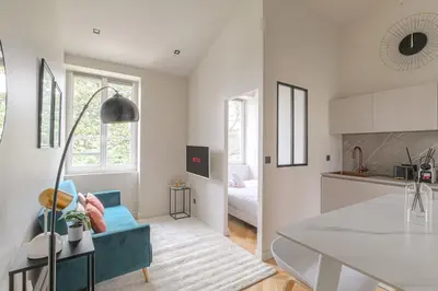 Cuisine ou kitchenette dans l'établissement T2 rénové et confortable à Écully pour 2 personnes