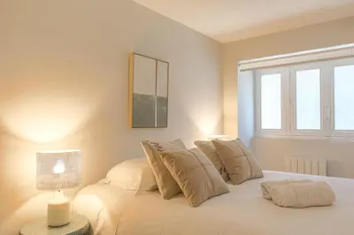 Un ou plusieurs lits dans un hébergement de l'établissement Appartement moderne avec 2 chambres, cœur de Lyon