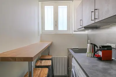 Cuisine ou kitchenette dans l'établissement Appartement moderne avec 2 chambres, cœur de Lyon