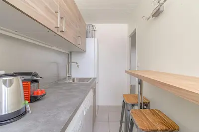 Cuisine ou kitchenette dans l'établissement Appartement moderne avec 2 chambres, cœur de Lyon