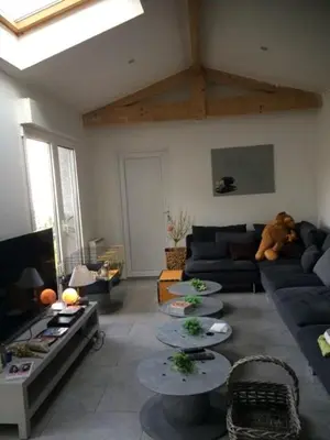 Coin salon dans l'établissement LES GITES CHEROIS maison familiale 13 personnes
