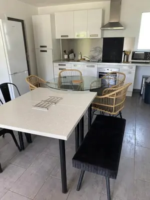 Cuisine ou kitchenette dans l'établissement Les gîtes cherois esprit moderne 8 personnes