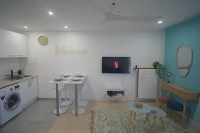 Cuisine ou kitchenette dans l'établissement cosy ,lumineux avec parking