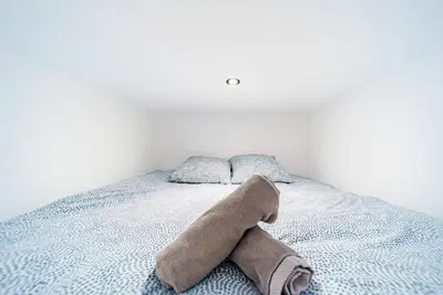 Un ou plusieurs lits dans un hébergement de l'établissement Studio cosy avec mezzanine, bien équipé, Caluire