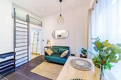 Coin salon dans l'établissement Studio cosy avec mezzanine, bien équipé, Caluire