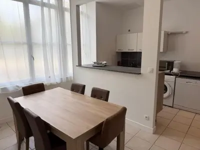 Cuisine ou kitchenette dans l'établissement OULLINS T3 COSY 70M2 - 6 Pers 2 Chambre - 2 Mezzanines Métro & centre à Pied
