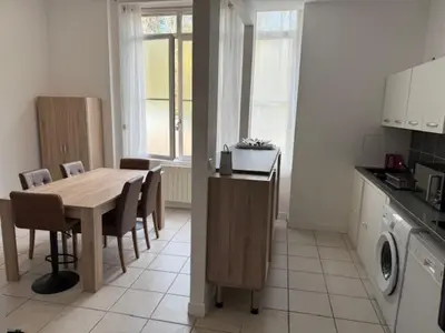 Cuisine ou kitchenette dans l'établissement OULLINS T3 COSY 70M2 - 6 Pers 2 Chambre - 2 Mezzanines Métro & centre à Pied