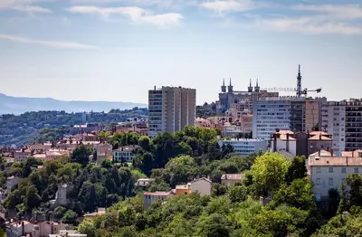Vue générale sur Caluire-et-Cuire ou vue de la ville depuis l'appartement