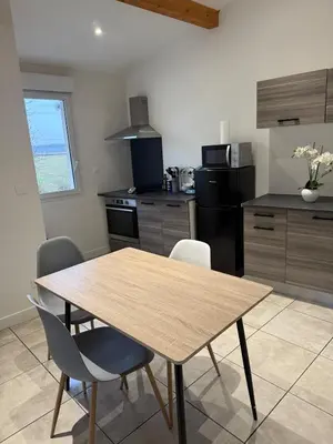 Cuisine ou kitchenette dans l'établissement T2 étage Lumineux à Leyment