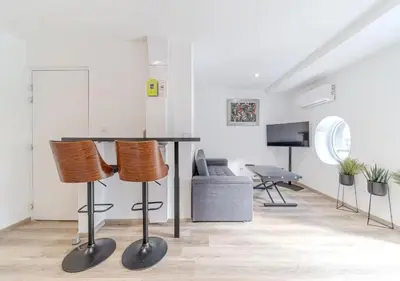 Coin salon dans l'établissement Rooftop d'exception, vue Rhône, 6 personnes, Caluire