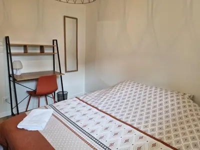 Un ou plusieurs lits dans un hébergement de l'établissement Le Zénith - 3 chambres, 3 salles de bain - 8 pers max - Local à vélos - Réservation à la chambre possible