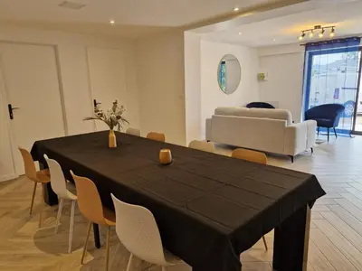 Plan de l'établissement Le Zénith - 3 chambres, 3 salles de bain - 8 pers max - Local à vélos - Réservation à la chambre possible