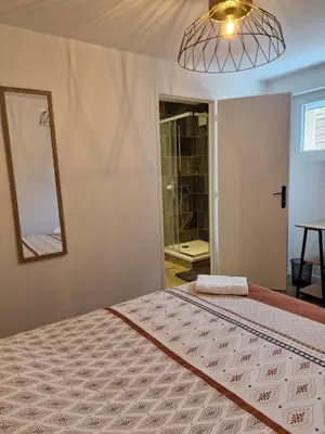 Un ou plusieurs lits dans un hébergement de l'établissement Le Zénith - 3 chambres, 3 salles de bain - 8 pers max - Local à vélos - Réservation à la chambre possible