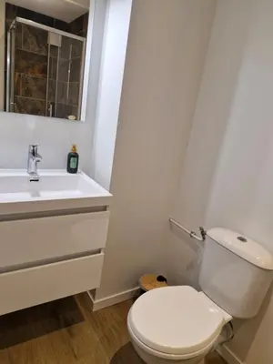 Salle de bains dans l'établissement Le Zénith - 3 chambres, 3 salles de bain - 8 pers max - Local à vélos - Réservation à la chambre possible