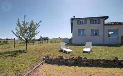 Jardin de l'établissement Gite de charme au cœur des Monts du Lyonnais