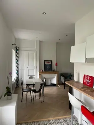 Télévision ou salle de divertissement dans l'établissement Appartement collonges bord de Saône