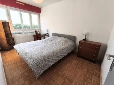 Un ou plusieurs lits dans un hébergement de l'établissement Grand appartement lumineux et central