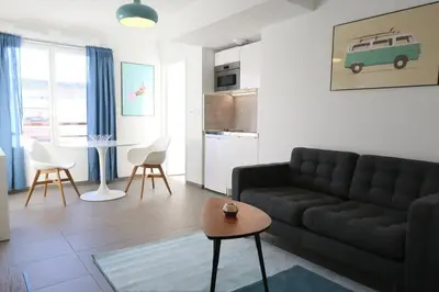 Coin salon dans l'établissement Escapade Urbaine - Studio Lumineux proche gare