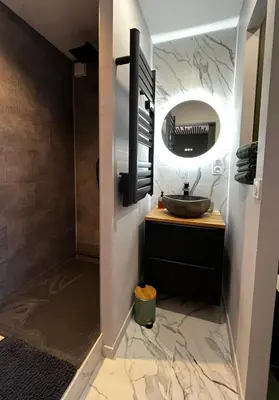 Salle de bains dans l'établissement Wisteria Villa- Souffle de Songe