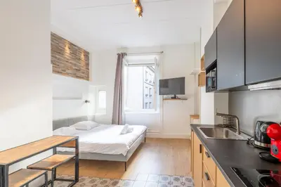 Cuisine ou kitchenette dans l'établissement Escapade de Lyon, Relax & Balnéo Métro Charpennes