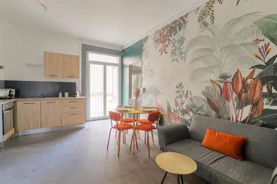 Cuisine ou kitchenette dans l'établissement IDÉAL Pro & Familles - Ambiance Nature - Cité des Affaires
