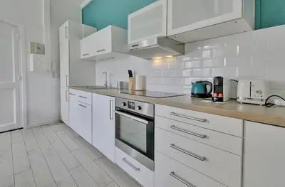 Cuisine ou kitchenette dans l'établissement Saint Genevieve Chic