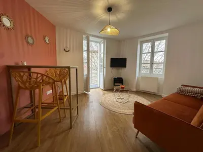Plan de l'établissement Charmant avec petit balcon au coeur du village