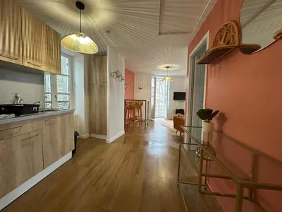 Plan de l'établissement Charmant avec petit balcon au coeur du village