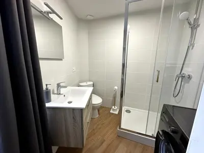 Plan de l'établissement Charmant avec petit balcon au coeur du village