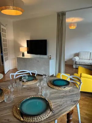 Télévision ou salle de divertissement dans l'établissement New & Cozy