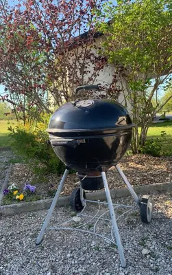 Barbecue disponible mis à disposition des clients de la maison de vacances