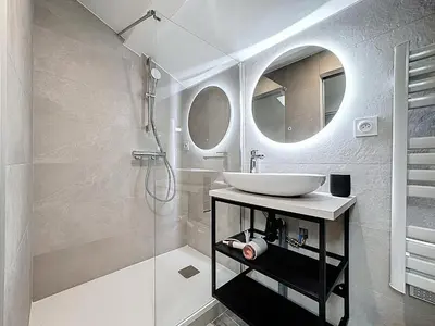 Salle de bains dans l'établissement Juliana - Anse Centre - Chambre et Salle de bain WC privée - Cuisine partagée
