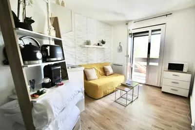 Coin salon dans l'établissement Petit Studio - Metro B - Hôpital Lyon Sud