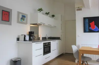 Cuisine ou kitchenette dans l'établissement Quiet comfortable and bright studio in Garibaldi