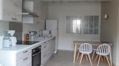 Cuisine ou kitchenette dans l'établissement Gites le clos de Pérouges
