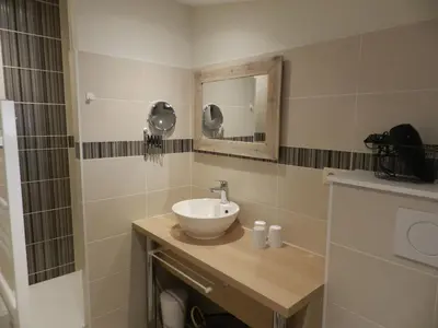 Salle de bains dans l'établissement Gites le clos de Pérouges