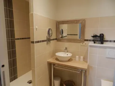 Salle de bains dans l'établissement Gites le clos de Pérouges