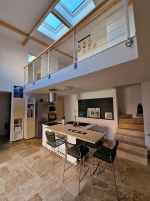 Cuisine ou kitchenette dans l'établissement Maison neuve clim terrasse TV wifi fibré parking