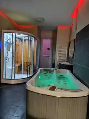 Plan de l'établissement Very quiet 2-person studio with a hot tub