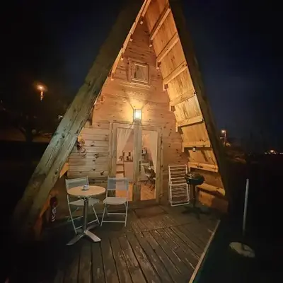 Tipi en bois tout équipé avec balnéo