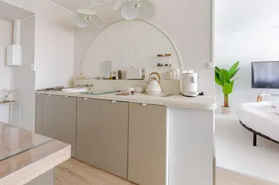 Cuisine ou kitchenette dans l'établissement Suite Cozy - lit rond Bergson Stade Zénith Technopole