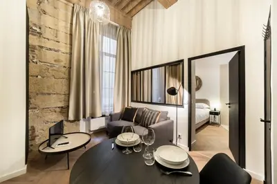 Coin salon dans l'établissement Cosy Opéra - Studio avec Balnéo et clim à Lyon