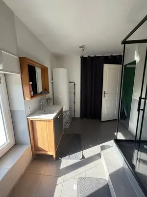 Cuisine ou kitchenette dans l'établissement Nid paisible avec un coin terrasse