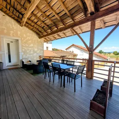 Nid paisible avec un coin terrasse