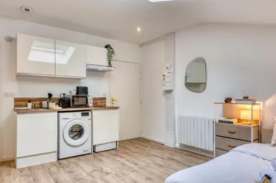 Cuisine ou kitchenette dans l'établissement La Suite Sable - Cosy studio - Proche Métro B