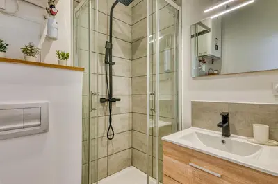 Salle de bains dans l'établissement Le Factory - Studio contemporain - Proche métro B