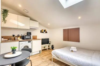 Cuisine ou kitchenette dans l'établissement Le Factory - Studio contemporain - Proche métro B