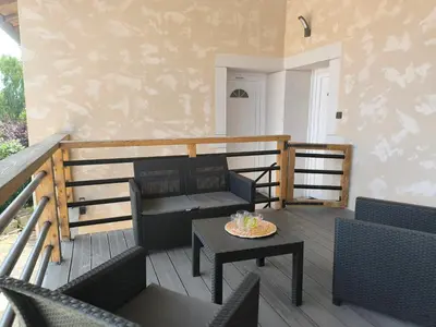 Coin salon dans l'établissement Duplex avec terrasse proche Pérouges Meximieux CNPE BUGEY