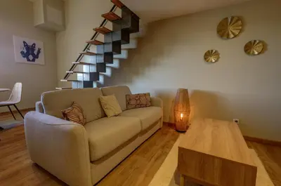 Coin salon dans l'établissement Duplex avec terrasse proche Pérouges Meximieux CNPE BUGEY