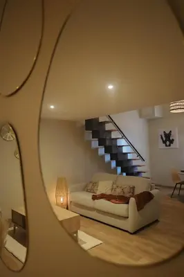 Coin salon dans l'établissement Duplex avec terrasse proche Pérouges Meximieux CNPE BUGEY